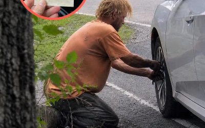 Bezdomny mężczyzna pomógł mi zmienić przebitą oponę na drodze nr 9, gdzie 20 lat temu zniknął mój syn – to, co zostawił na siedzeniu pasażera, sprawiło, że padłam na kolana