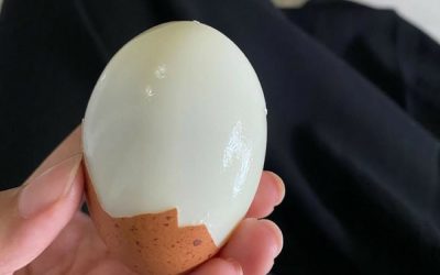 Lekarze ujawniają, że jedzenie gotowanych jajek rano powoduje…